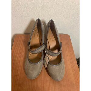 NWT Jacquelyn Smith Mary Jane Heels Business Casual Taupe Beige Women's Size 8